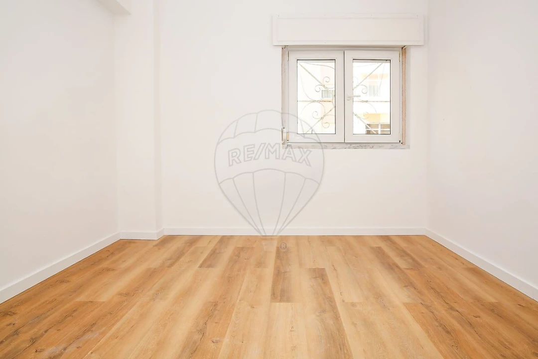 Apartamento T1 para Venda em Carregado e Cadafais Foto 9