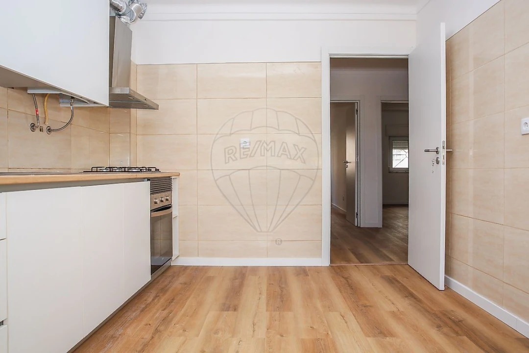 Apartamento T1 para Venda em Carregado e Cadafais Foto 31