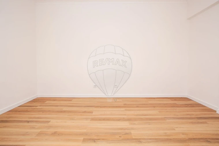 Apartamento T1 para Venda em Carregado e Cadafais Foto 6