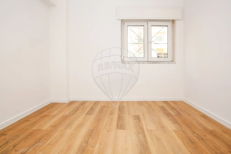 Apartamento T1 para Venda em Carregado e Cadafais Foto 9