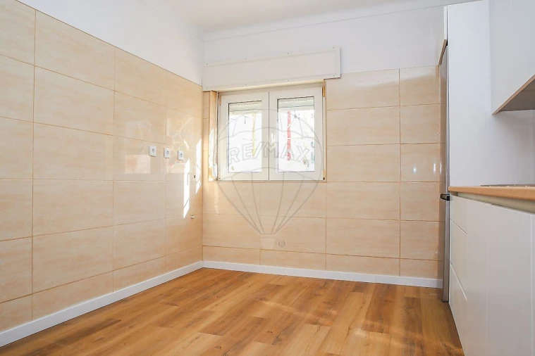 Apartamento T1 para Venda em Carregado e Cadafais Foto 25