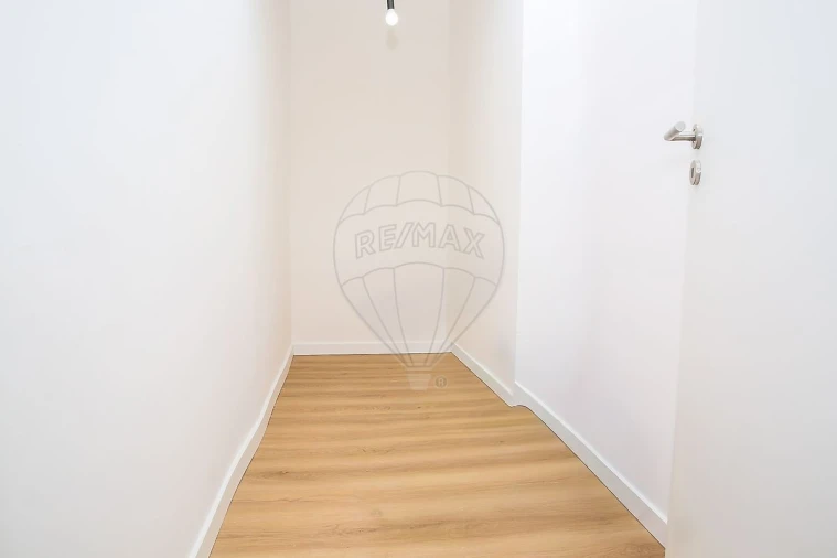 Apartamento T1 para Venda em Carregado e Cadafais Foto 5
