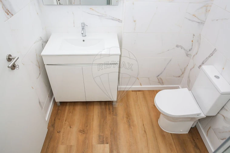 Apartamento T1 para Venda em Carregado e Cadafais Foto 17