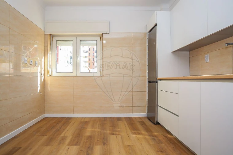 Apartamento T1 para Venda em Carregado e Cadafais Foto 32