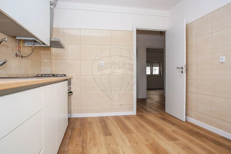 Apartamento T1 para Venda em Carregado e Cadafais Foto 29