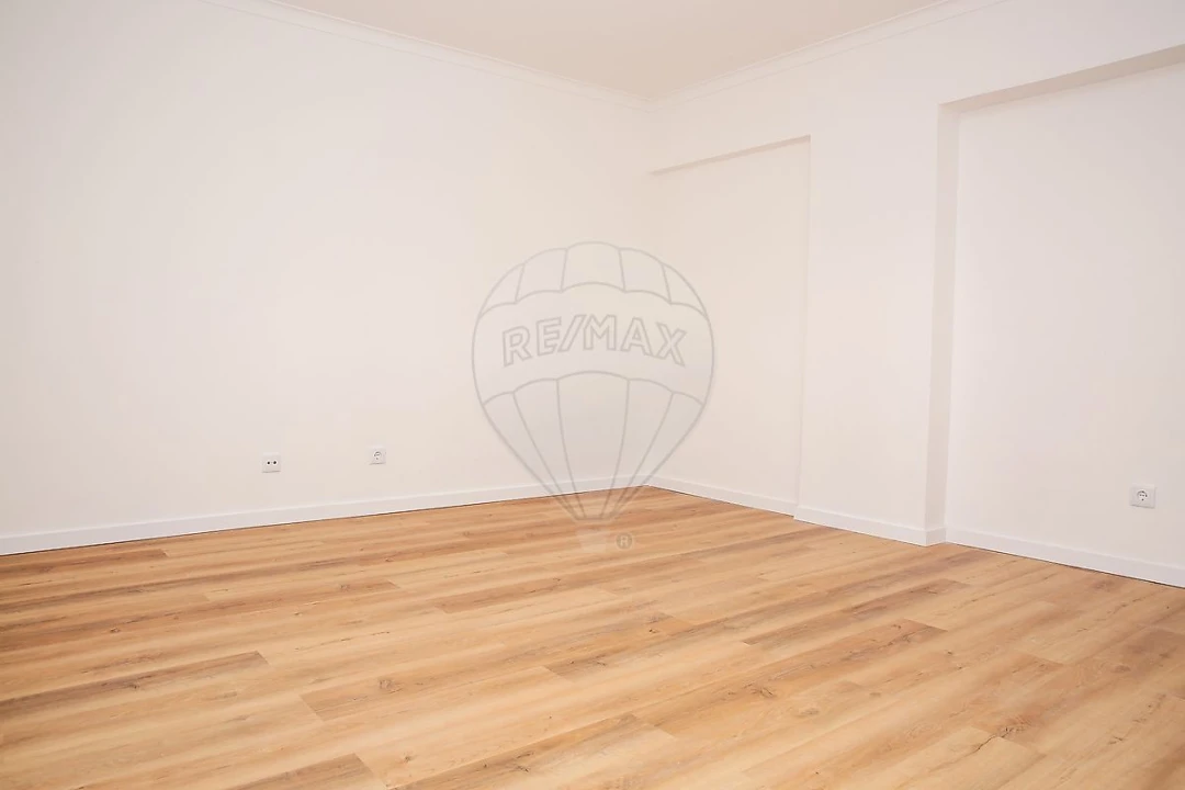 Apartamento T1 para Venda em Carregado e Cadafais Foto 2