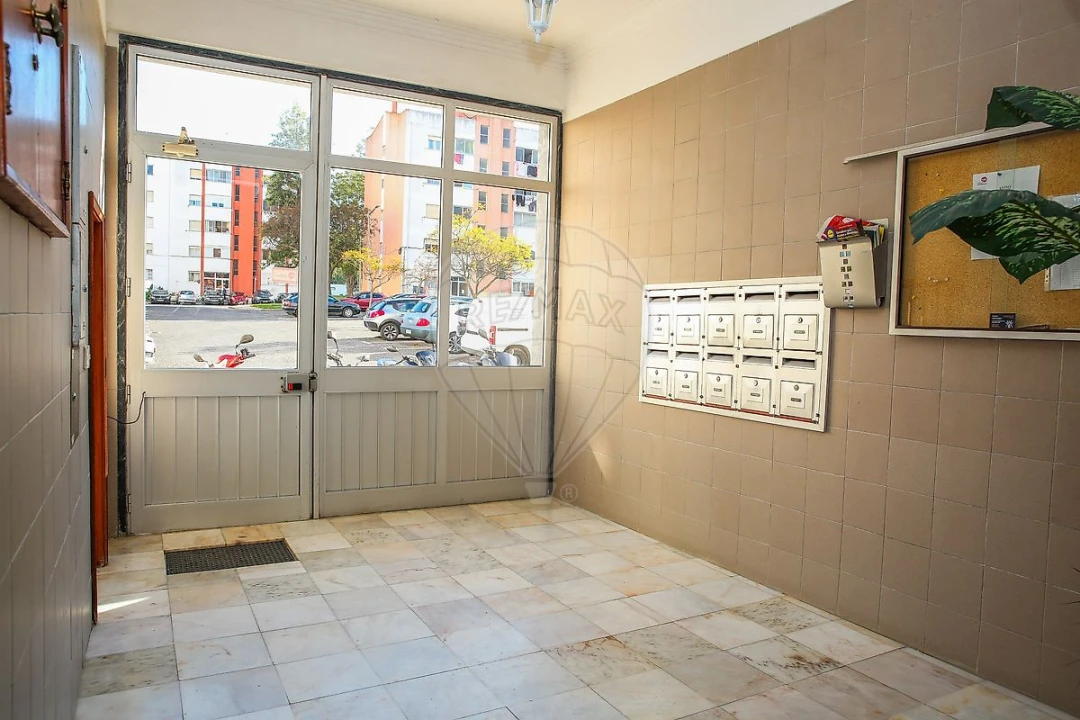 Apartamento T1 para Venda em Carregado e Cadafais Foto 33