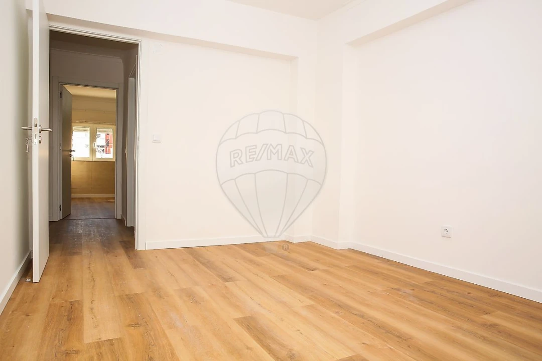 Apartamento T1 para Venda em Carregado e Cadafais Foto 8