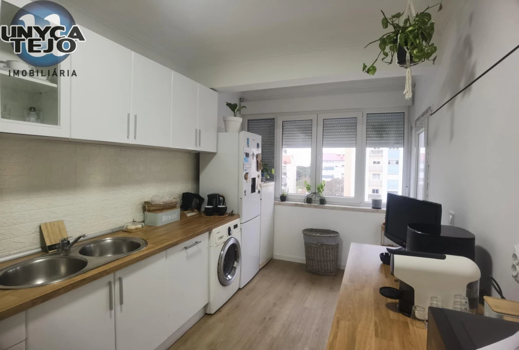 Apartamento T2 para Venda em Laranjeiro e Feijó Foto 3