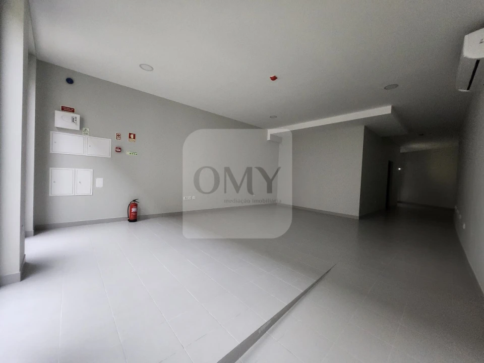 Loja para Arrendamento em Nossa Senhora da Conceição, São Pedro e São Dinis Foto 1