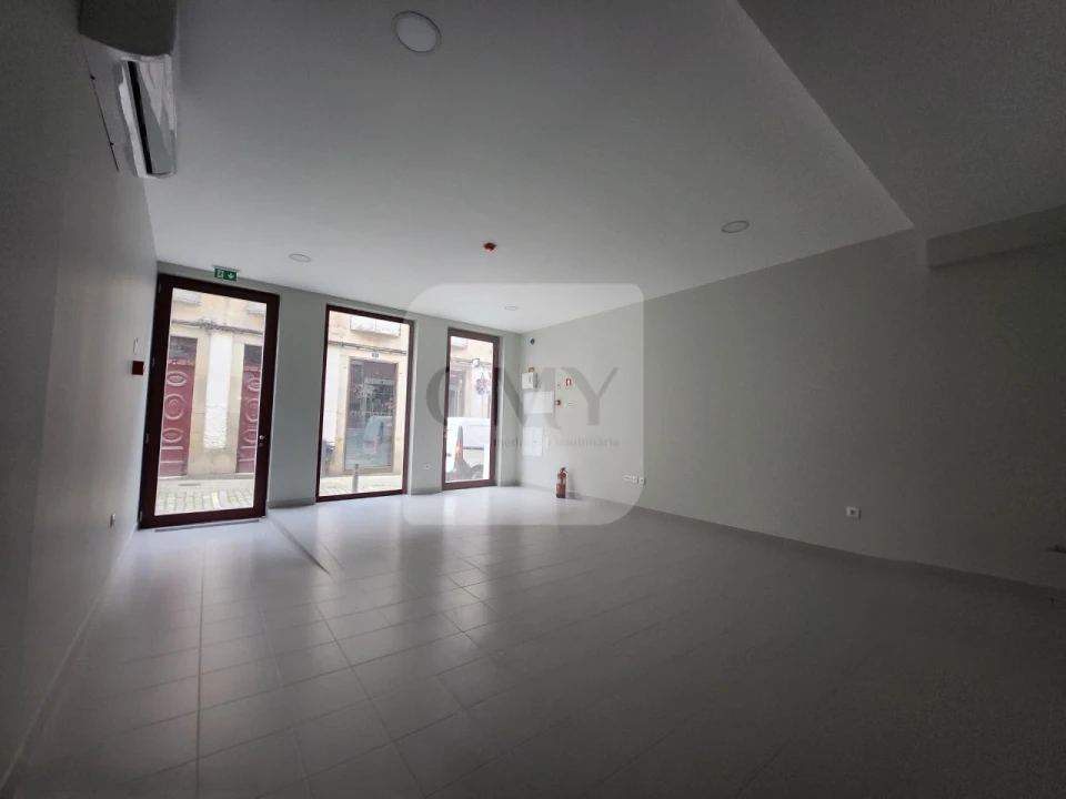 Loja para Arrendamento em Nossa Senhora da Conceição, São Pedro e São Dinis Foto 3