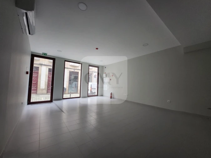 Loja para Arrendamento em Nossa Senhora da Conceição, São Pedro e São Dinis Foto 3