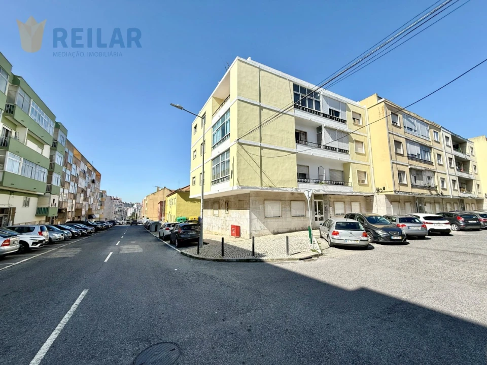Apartamento T3 para Venda em Agualva e Mira-Sintra Foto 38
