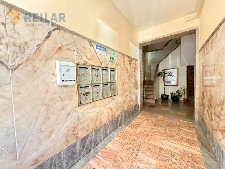 Apartamento T3 para Venda em Agualva e Mira-Sintra Foto 36