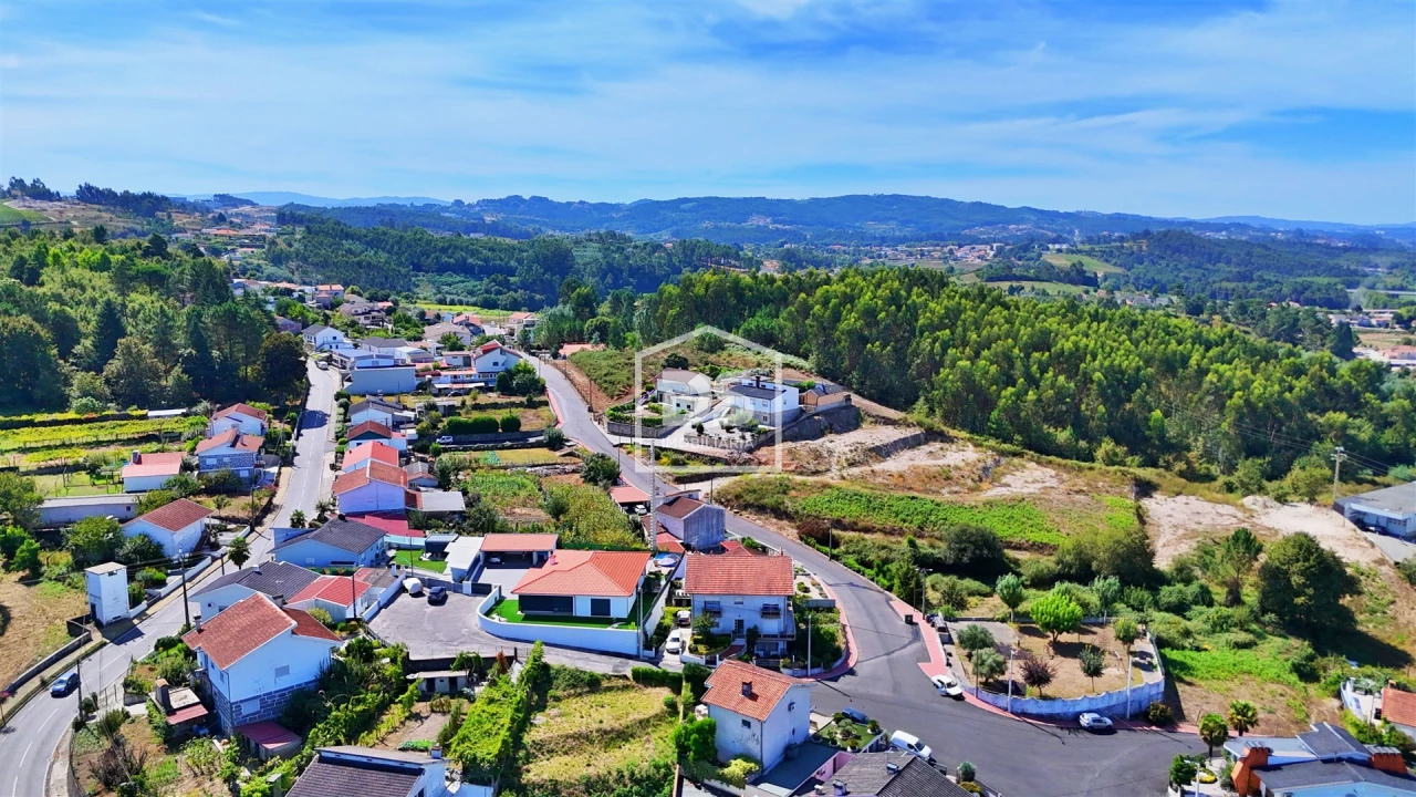 Moradia T5 para Venda em Vilar do Torno e Alentem Foto 8