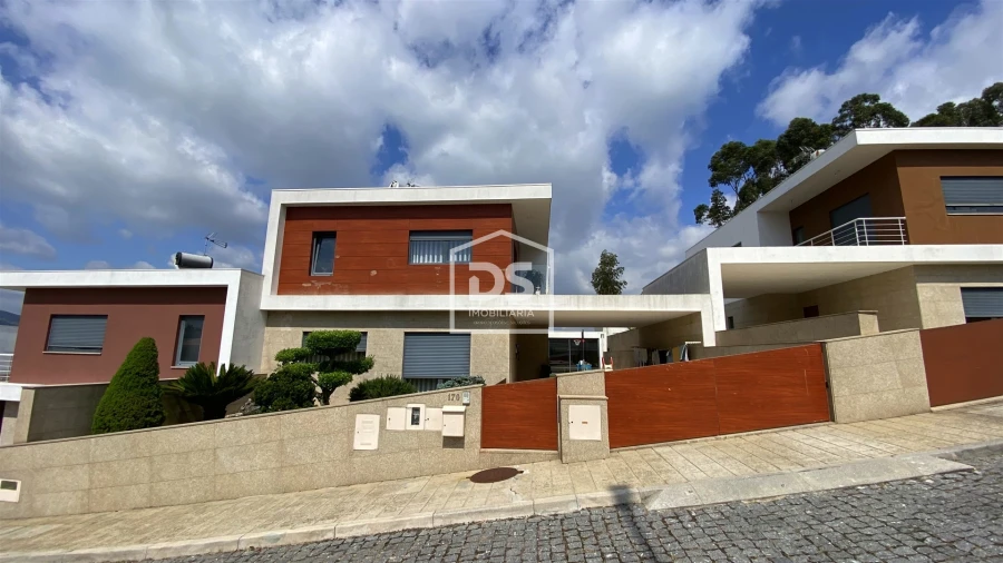 Moradia T3 para Venda em Cristelos, Boim e Ordem Foto 1