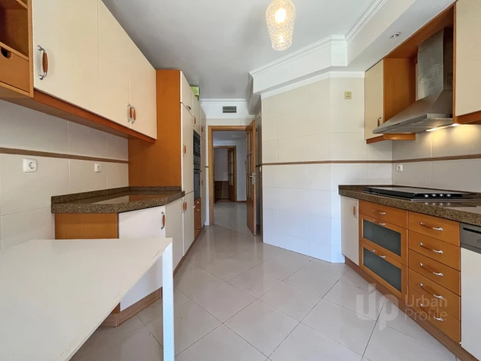 Apartamento T3 para Arrendamento em Carcavelos e Parede Foto 10