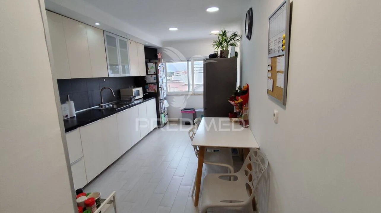 Apartamento T2 para Venda em Amora Foto 1