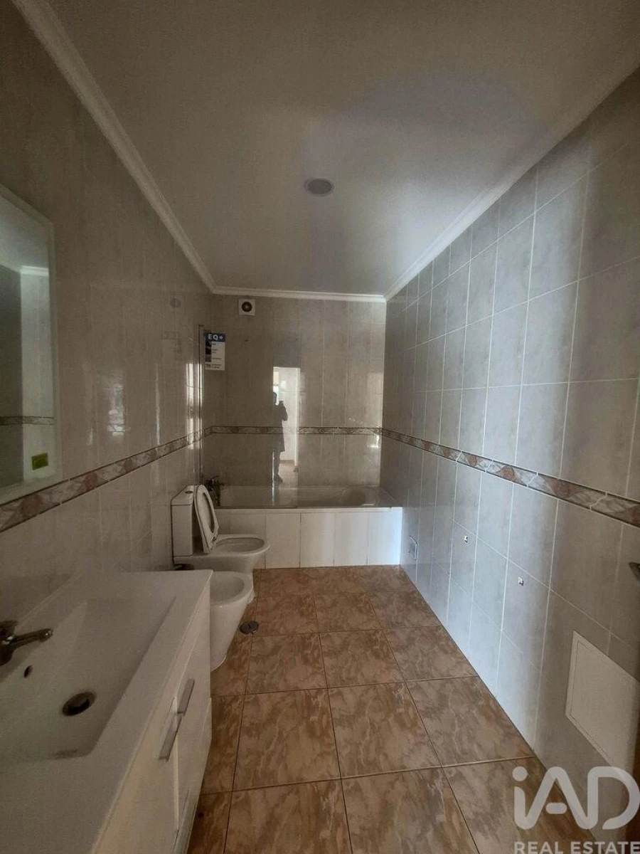 Apartamento T3 para Venda em Redinha Foto 38