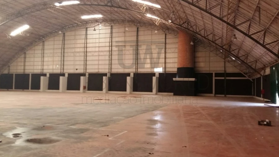 Armazém para Venda em Azeitão (São Lourenço e São Simão)