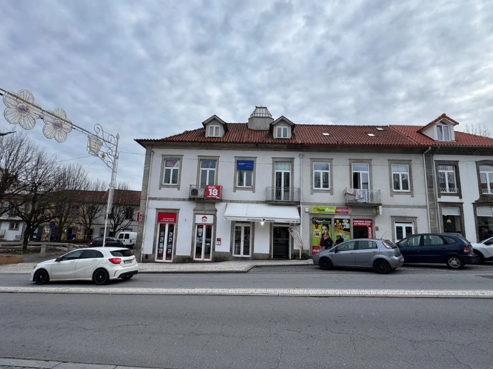 Loja para Venda em Povoa de Lanhoso (N. Senhora do Amparo) Foto 1