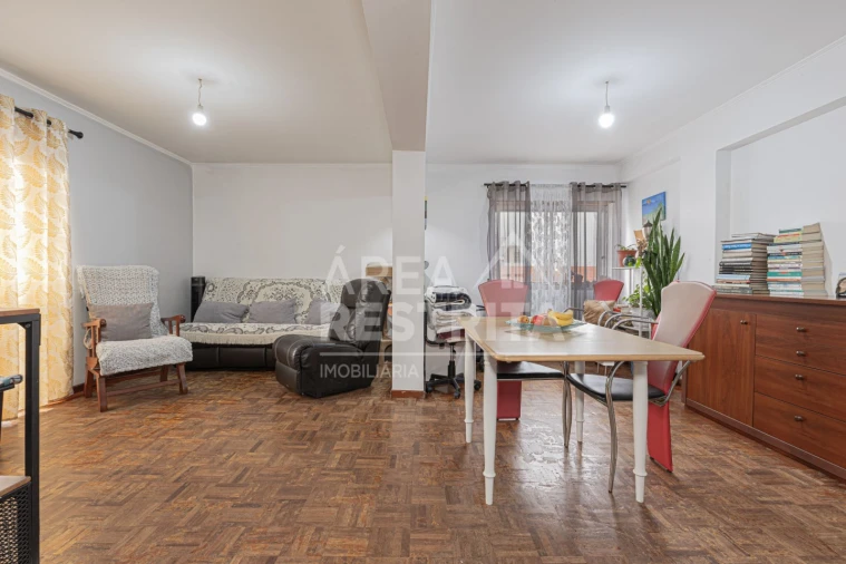 Apartamento T3 para Venda em Seixal, Arrentela e Aldeia de Paio Pires Foto 1