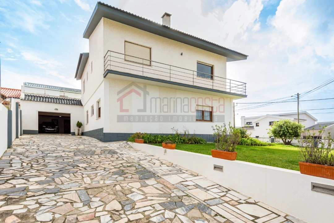 Moradia T6 para Venda em Atouguia da Baleia Foto 1