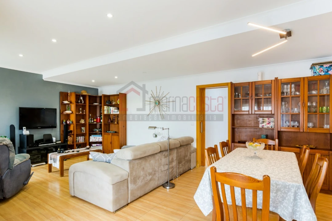 Moradia T6 para Venda em Atouguia da Baleia Foto 5