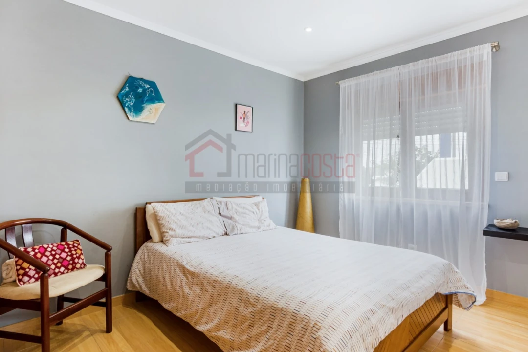 Moradia T6 para Venda em Atouguia da Baleia Foto 13