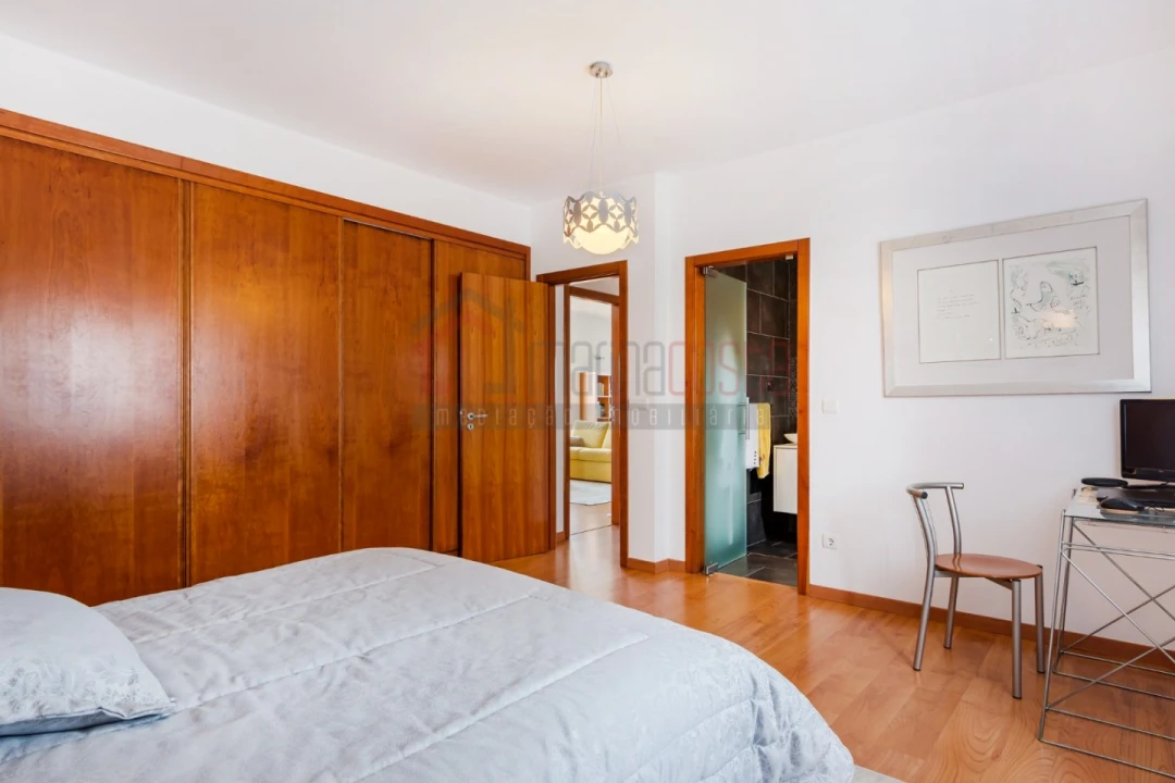 Moradia T6 para Venda em Atouguia da Baleia Foto 36