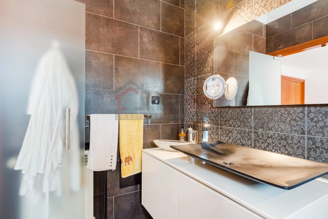 Moradia T6 para Venda em Atouguia da Baleia Foto 37