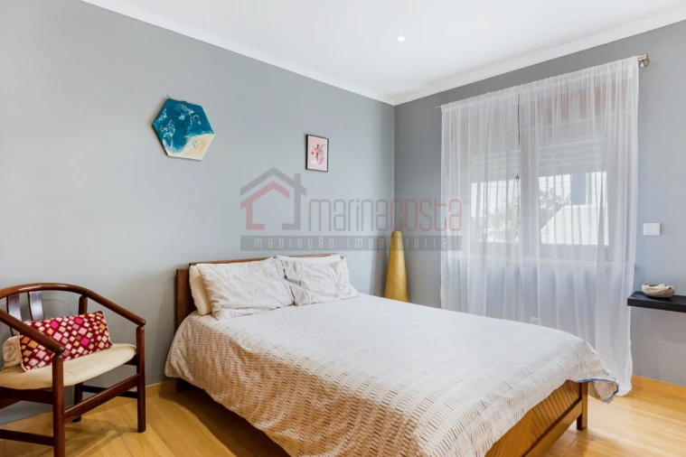 Moradia T6 para Venda em Atouguia da Baleia Foto 13