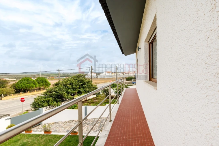 Moradia T6 para Venda em Atouguia da Baleia Foto 40