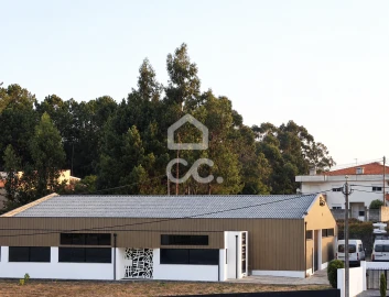 Armazém para Venda em Delães