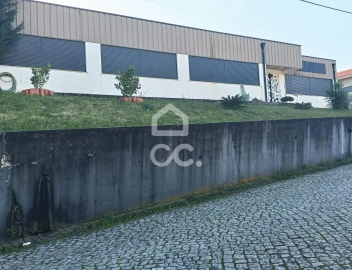 Armazém para Venda em Delães