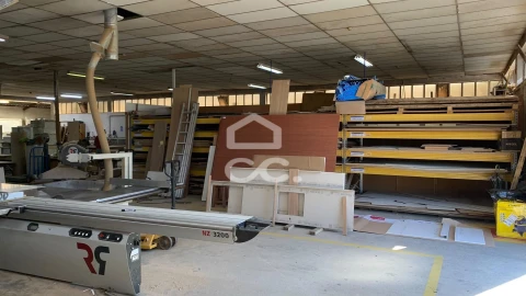 Armazém para Venda em Delães