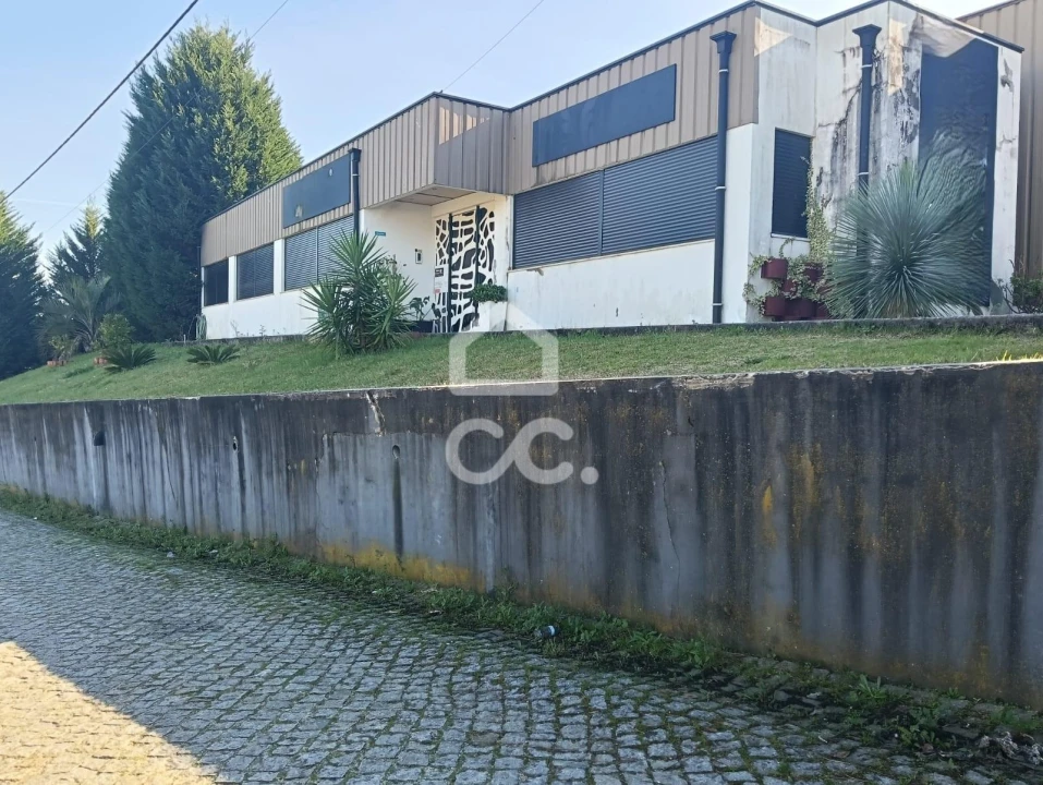 Armazém para Venda em Delães Foto 1