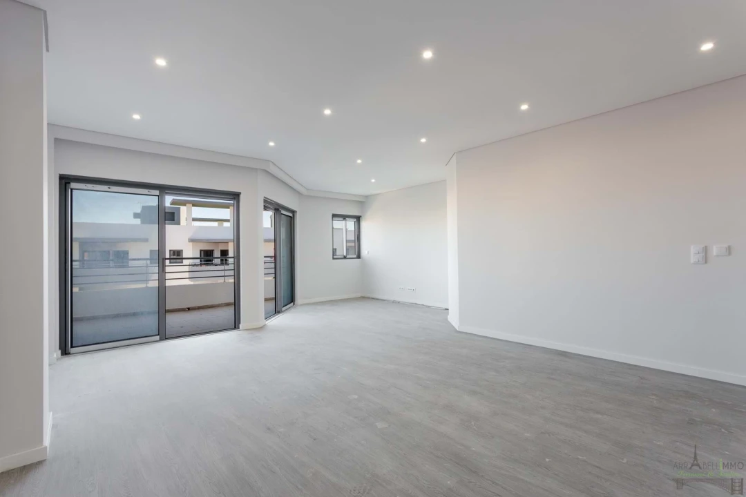 Apartamento T3 para Venda em Quelfes Foto 6