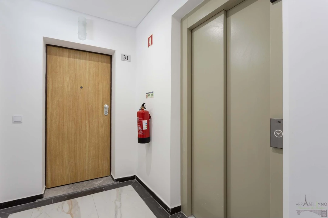 Apartamento T3 para Venda em Quelfes Foto 24