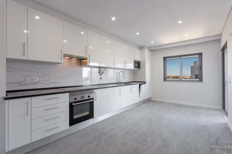 Apartamento T3 para Venda em Quelfes Foto 9