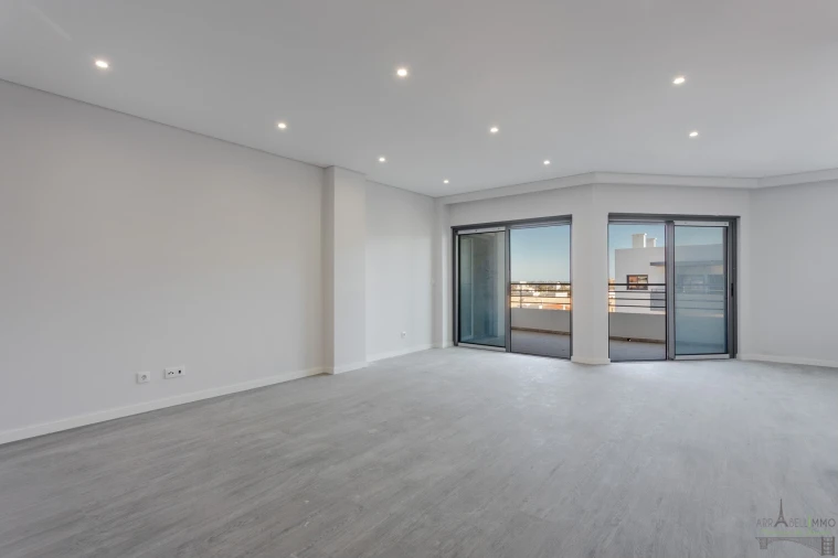 Apartamento T3 para Venda em Quelfes Foto 7