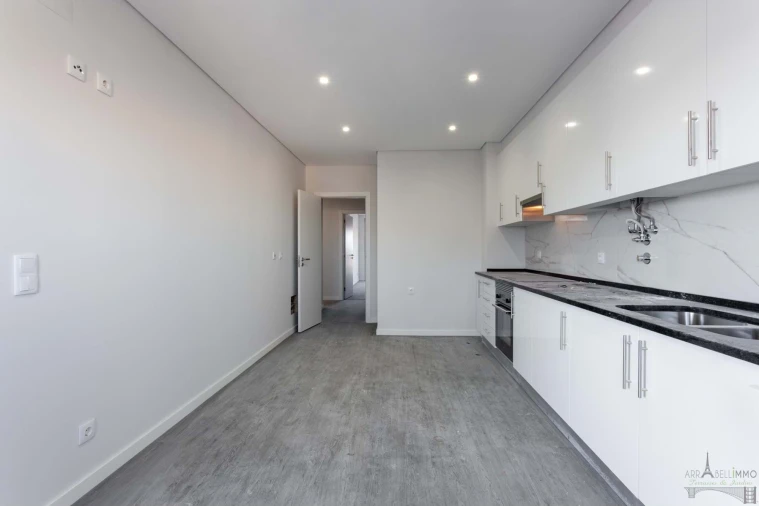 Apartamento T3 para Venda em Quelfes Foto 10