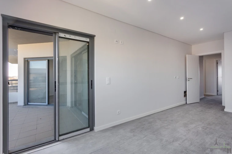 Apartamento T3 para Venda em Quelfes Foto 11