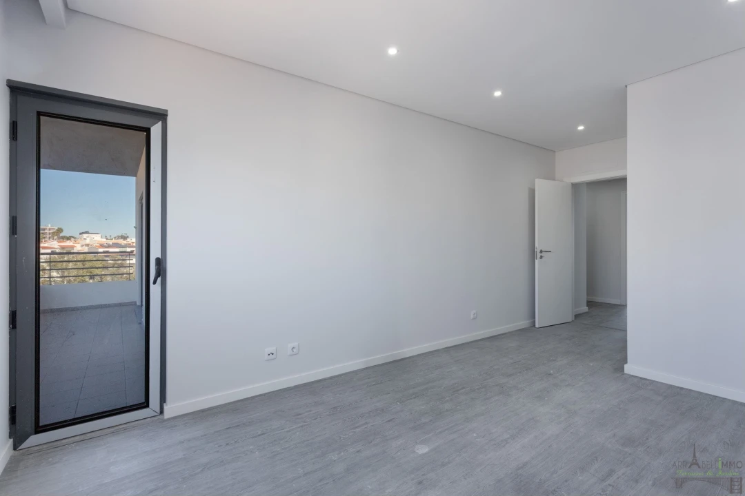 Apartamento T3 para Venda em Quelfes Foto 22