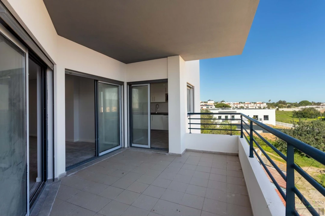 Apartamento T3 para Venda em Quelfes Foto 2