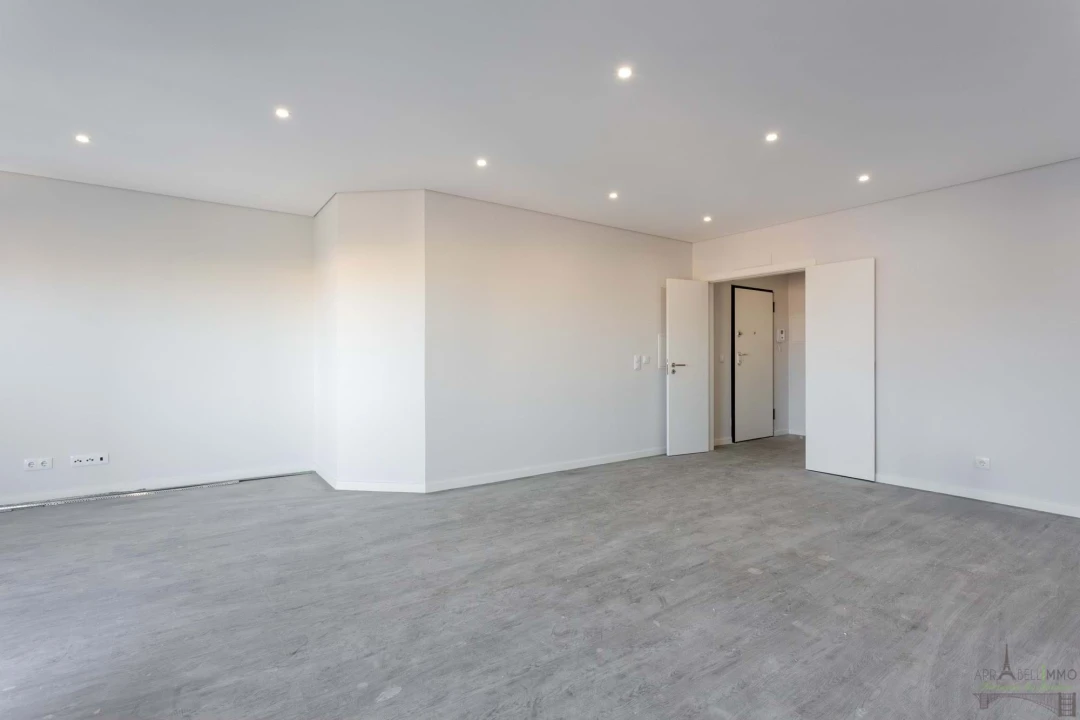 Apartamento T3 para Venda em Quelfes Foto 8