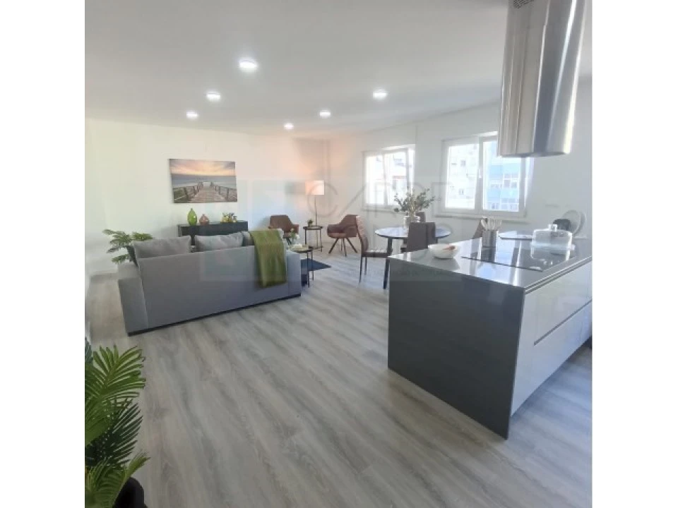 Apartamento T3 para Venda em Benfica Foto 4