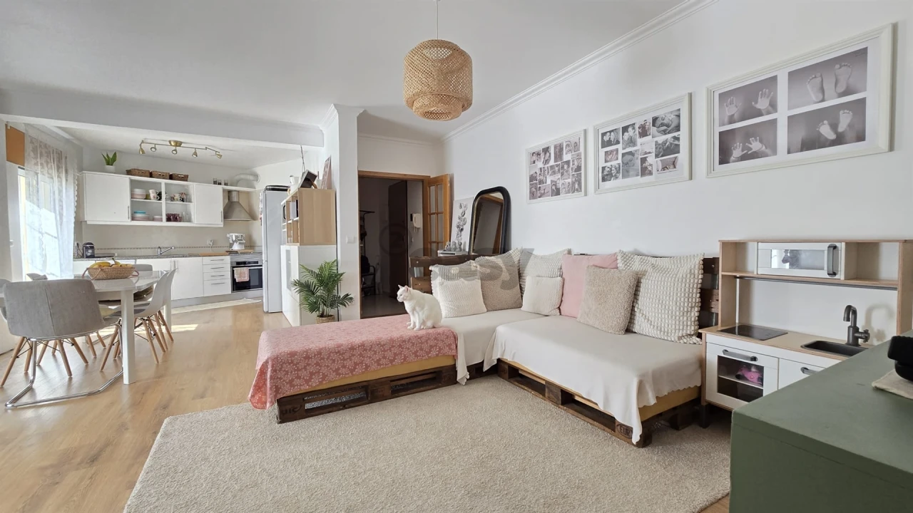 Apartamento T2 para Venda em Azueira e Sobral da Abelheira Foto 1