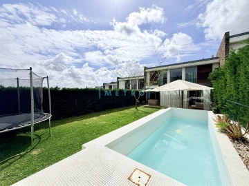 Moradia T3 para Venda em Água Longa