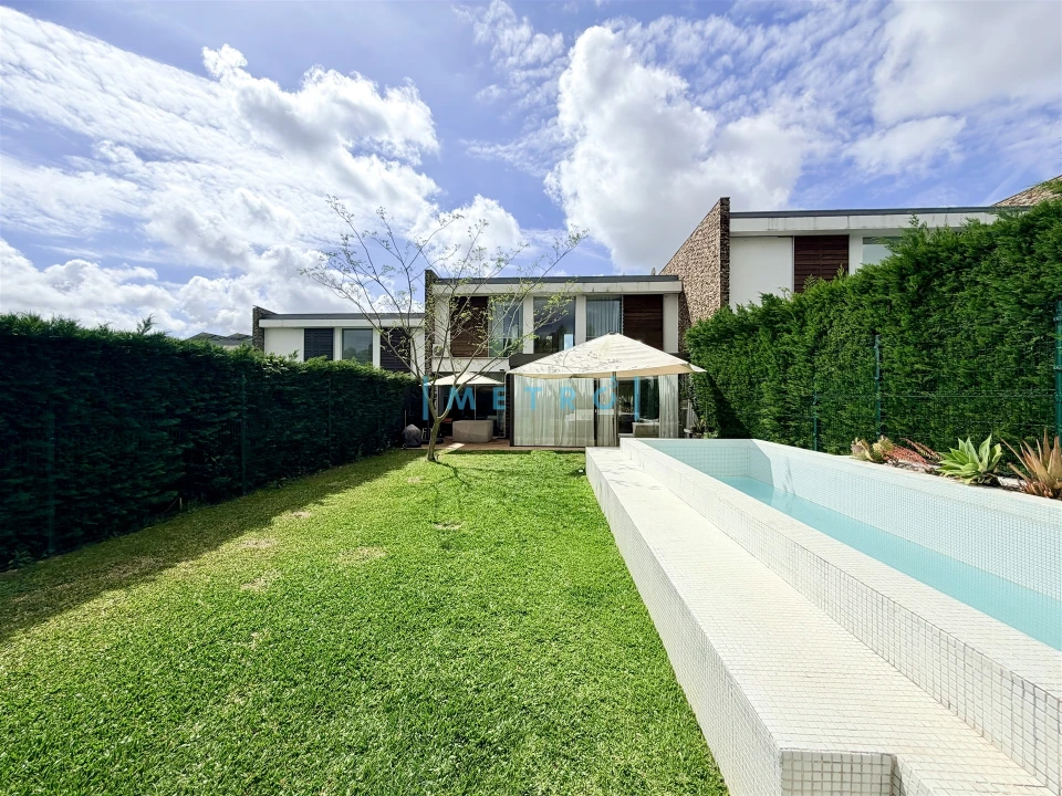 Moradia T3 para Venda em Água Longa Foto 1